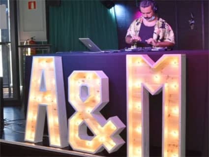 Letras de madera y luz XXL para bodas eventos fiestas.