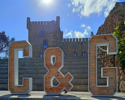 Letras de madera y luz XXL para bodas eventos fiestas.